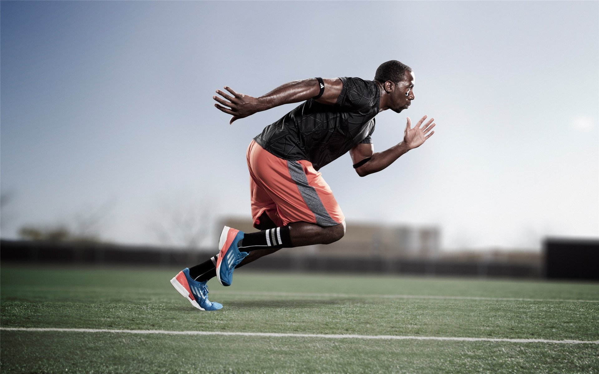 德甲关键扑救多次救主，比赛精彩片段频繁出现，德甲对抗